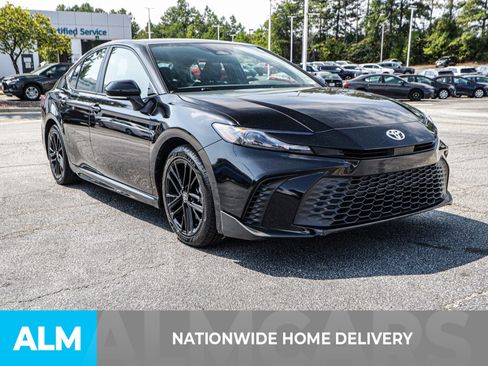 Used 2025 Toyota Camry SE image 6