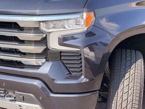Used 2023 Chevrolet Silverado 1500 High Country w/ Technology Package AWD/4WD image 8