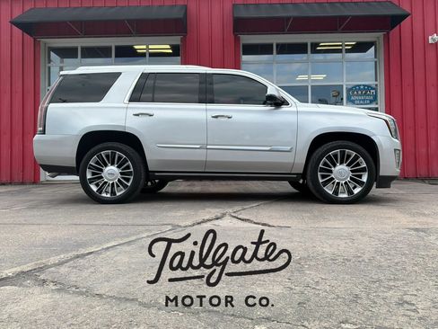 Used 2016 Cadillac Escalade Platinum AWD/4WD image 1