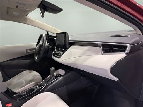 Used 2022 Toyota Corolla LE image 13