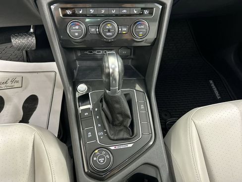 Used 2018 Volkswagen Tiguan SE w/ Panoramic Sunroof Package AWD/4WD image 17