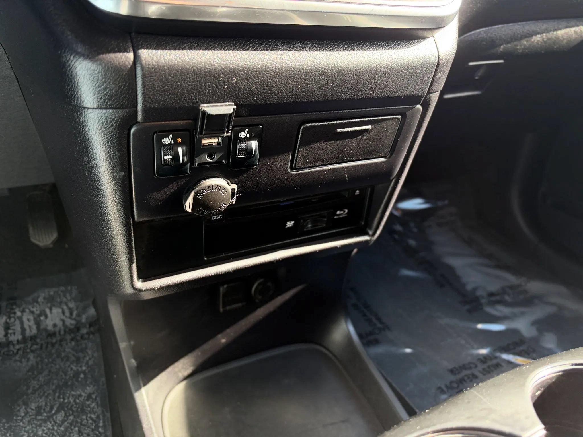 Used 2019 Toyota Sienna SE Premium w/ Carpet Mat Package AWD/4WD image 36