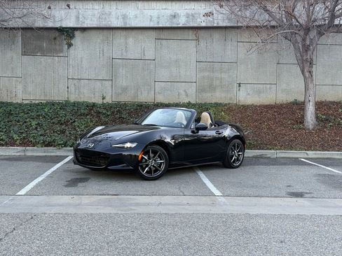 Used 2016 MAZDA MX-5 Miata Grand Touring image 2