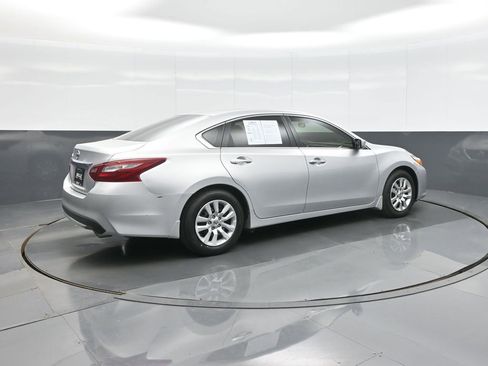 Used 2018 Nissan Altima 2.5 S w/ S Convenience Package image 7