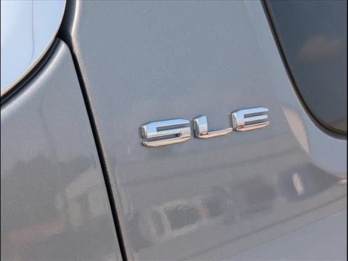 Used 2023 GMC Acadia SLE w/ Driver Convenience Package FWD image 18