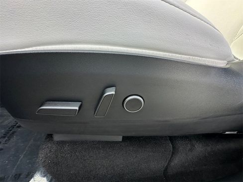 Used 2022 Tesla Model Y Performance image 10