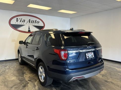 Used 2017 Ford Explorer XLT w/ Equipment Group 202A AWD/4WD image 11