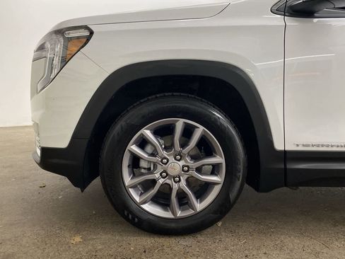 Used 2024 GMC Terrain SLT image 11