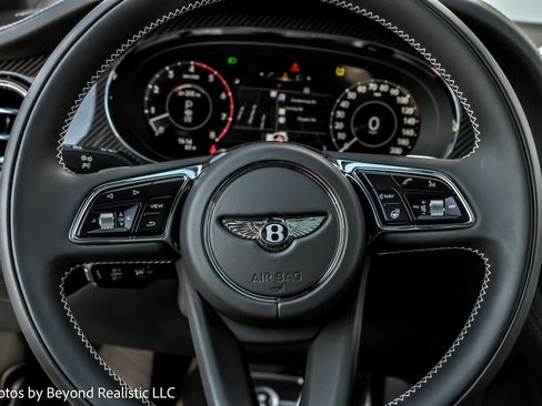 Used 2024 Bentley Bentayga image 38