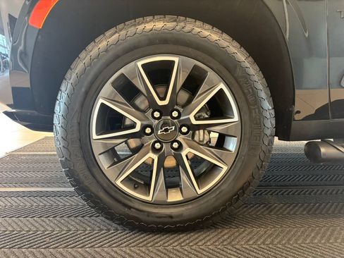 Used 2022 Chevrolet Tahoe Z71 w/ Luxury Package AWD/4WD image 11