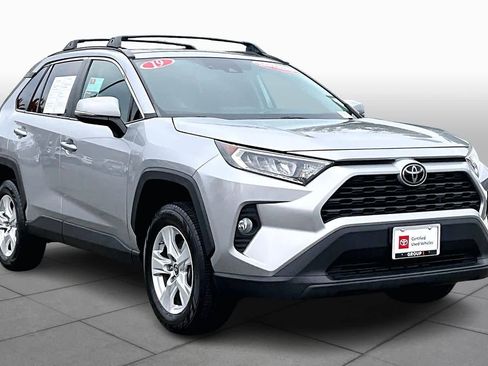 Used 2019 Toyota RAV4 XLE w/ Convenience Package image 2