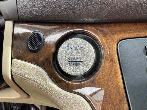 Used 2013 Mercedes-Benz SL 550 image 32