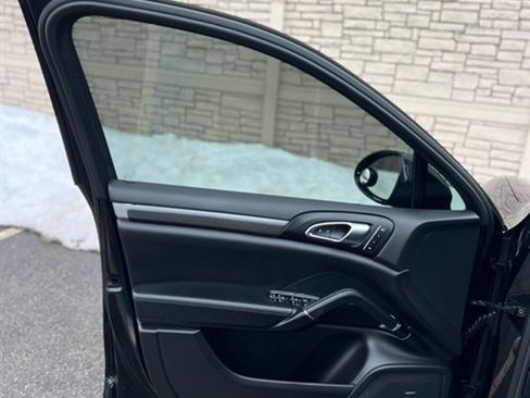 Used 2017 Porsche Cayenne Platinum Edition w/ Premium Package (PJV) image 34