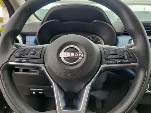 Used 2025 Nissan Versa SV FWD image 19
