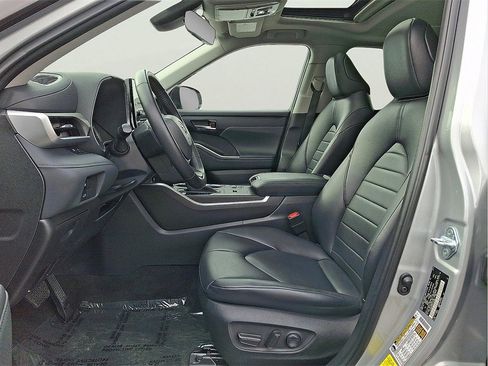 Used 2023 Toyota Highlander XLE image 20