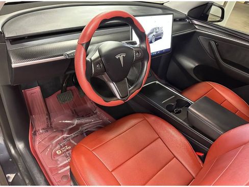 Used 2025 Tesla Model Y Long Range image 17