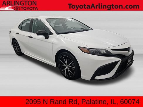 Used 2022 Toyota Camry SE FWD image 1