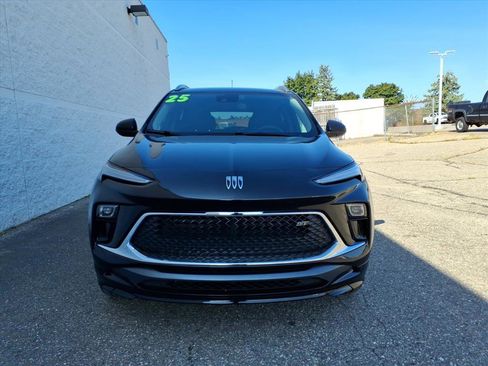 Used 2025 Buick Encore GX Sport Touring w/ Comfort Package image 2