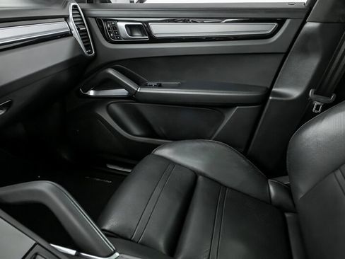 Used 2019 Porsche Cayenne Turbo image 38