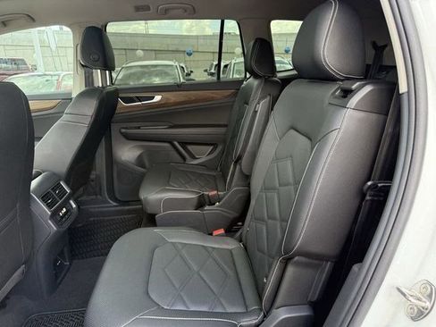 Used 2025 Volkswagen Atlas SE image 20