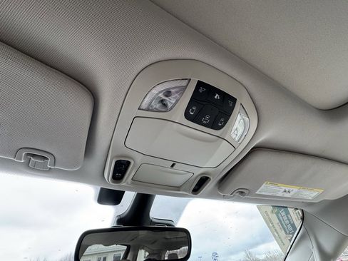 Used 2017 Chrysler Pacifica Platinum image 29