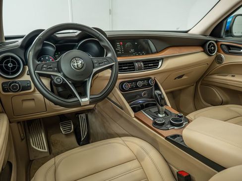 Used 2019 Alfa Romeo Stelvio Ti Lusso w/ Quick Order Package 22X Lusso AWD/4WD image 32
