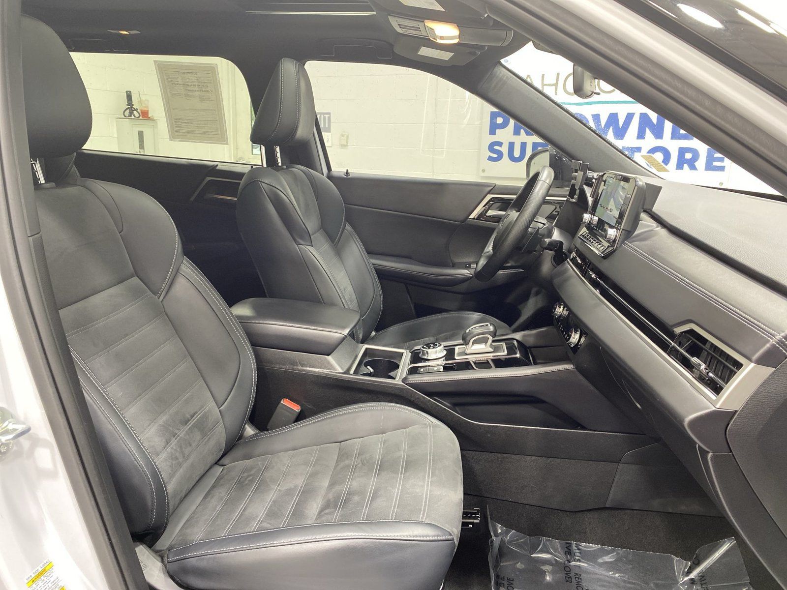 Used 2024 Mitsubishi Outlander SE Black Edition AWD/4WD image 25