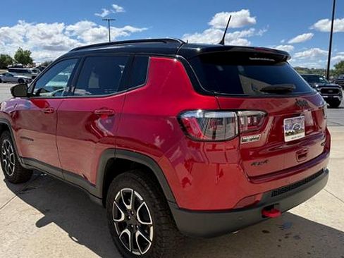 Used 2025 Jeep Compass Trailhawk AWD/4WD image 10