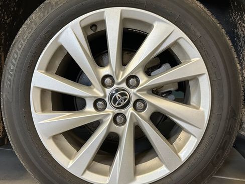 Used 2021 Toyota Camry LE FWD image 25