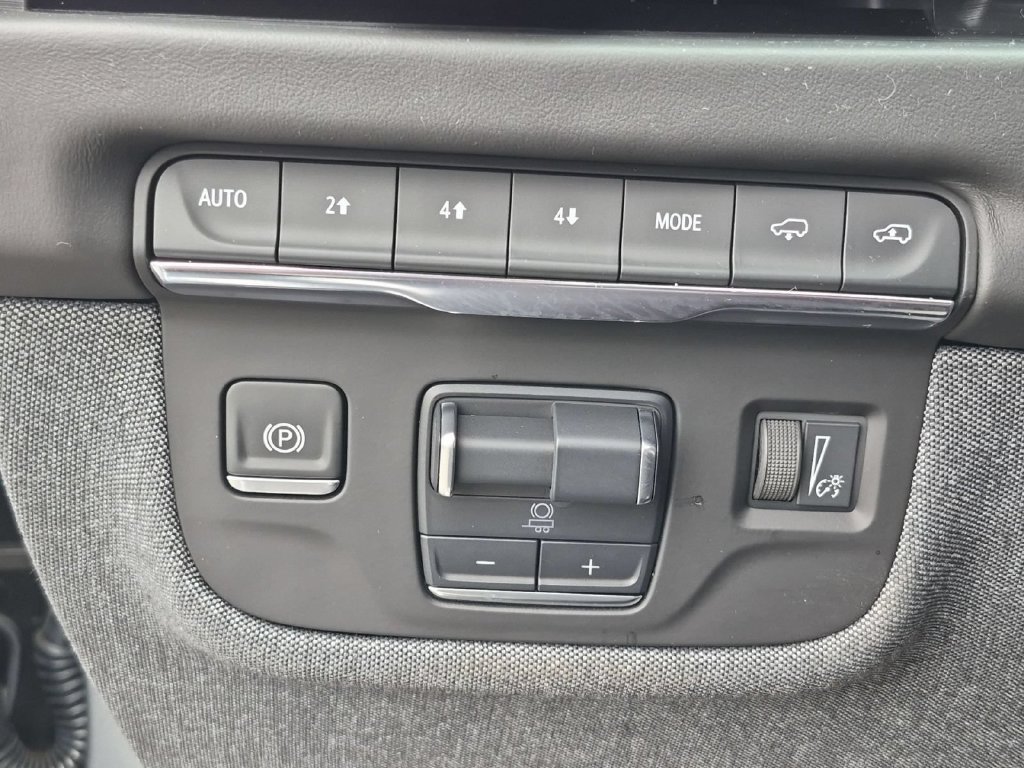 Certified 2025 Cadillac Escalade Sport Platinum AWD/4WD image 18