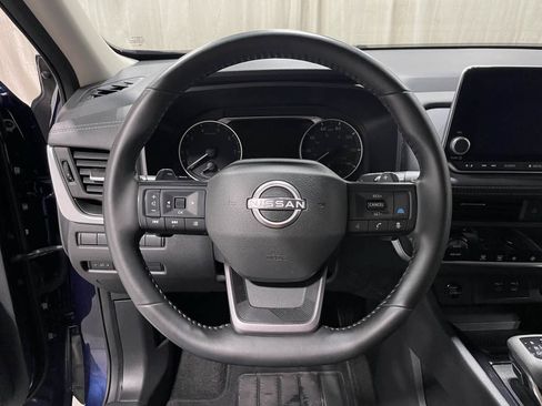 Used 2025 Nissan Rogue SV AWD/4WD image 9