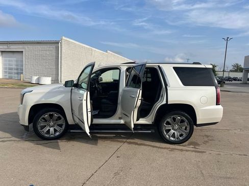 Used 2015 GMC Yukon Denali w/ Premium Package AWD/4WD image 4