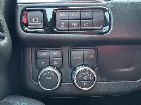 Used 2026 GMC Yukon Denali w/ Sun & Power Step Package AWD/4WD image 22