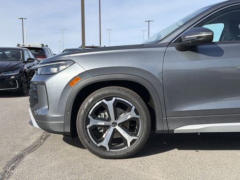 New 2026 Volkswagen Tiguan SE image 9