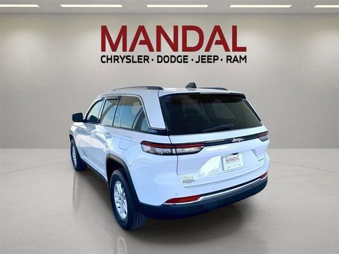 Used 2023 Jeep Grand Cherokee Laredo image 8