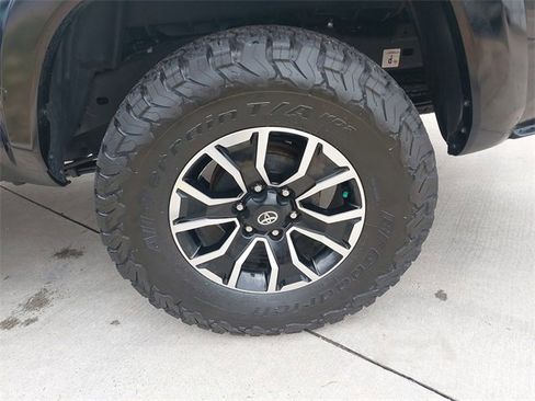 Used 2021 Toyota Tacoma TRD Sport image 30
