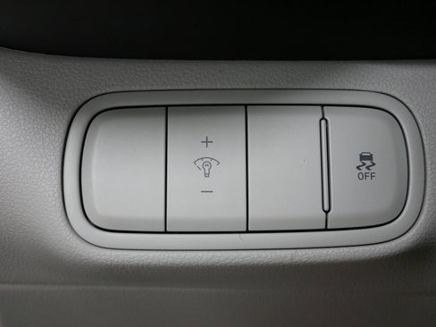 Used 2025 Hyundai Venue SEL image 24