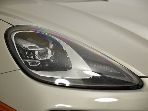 Used 2023 Porsche Cayenne image 17