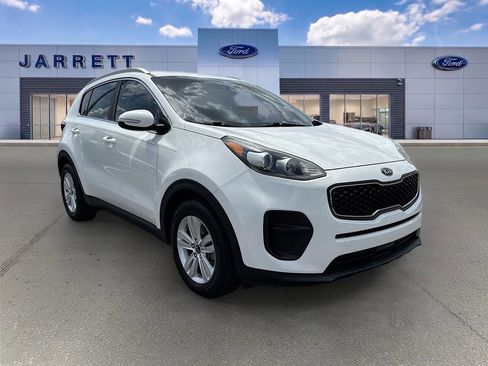 Used 2018 Kia Sportage LX w/ LX Technology Package FWD image 1