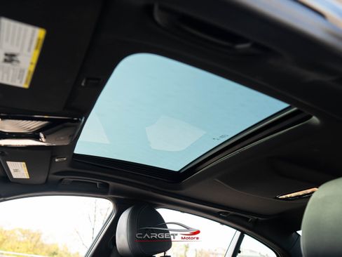 Used 2022 BMW 540i xDrive w/ M Sport Package image 31