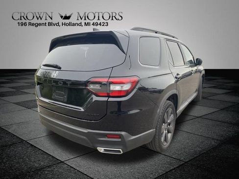 Used 2023 Honda Pilot Sport image 11