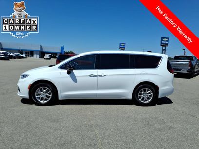Used 2024 Chrysler Pacifica Touring-L