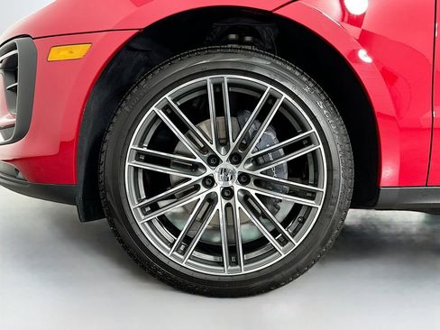 Certified 2026 Porsche Macan image 33