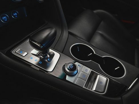 Used 2023 Genesis G70 2.0T image 27