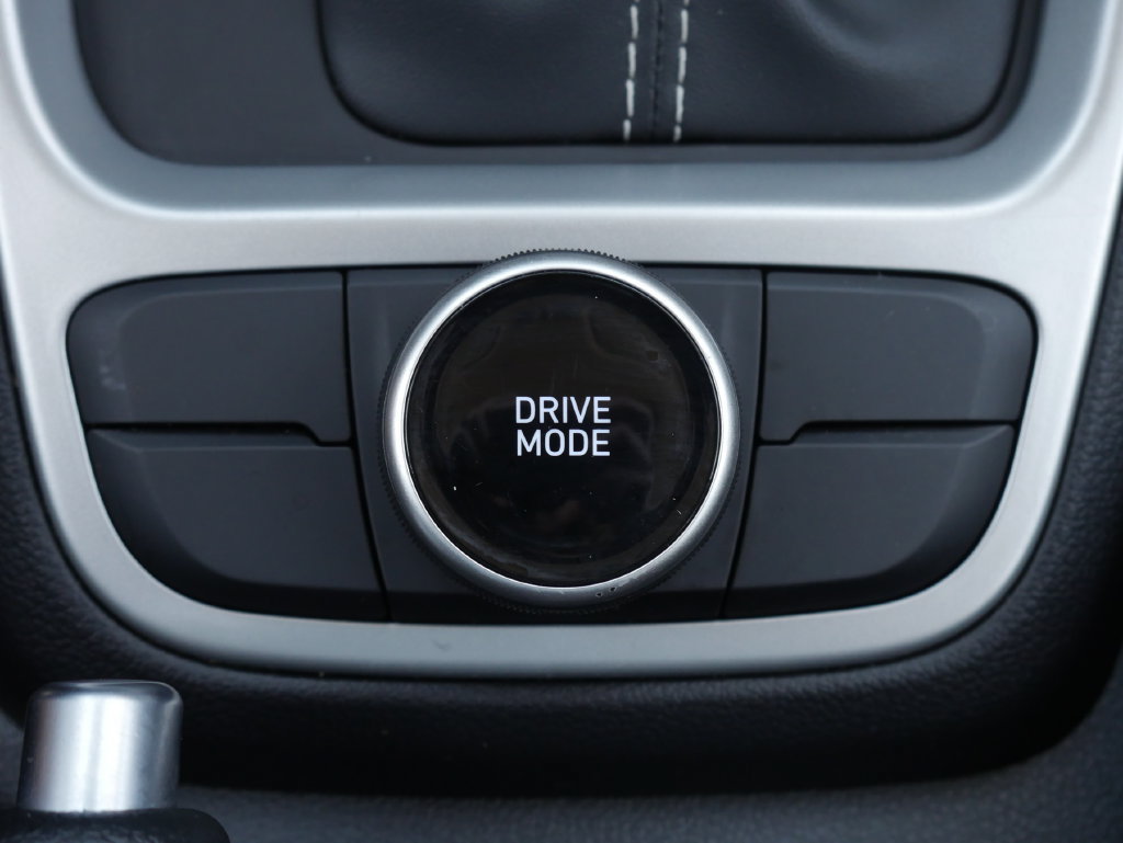 Used 2025 Hyundai Venue SEL FWD image 11