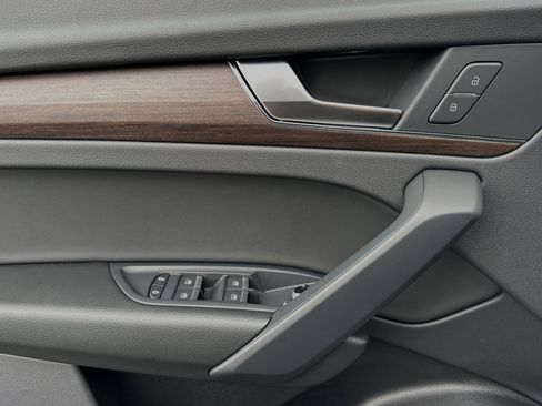 Certified 2025 Audi Q5 2.0T Premium image 10