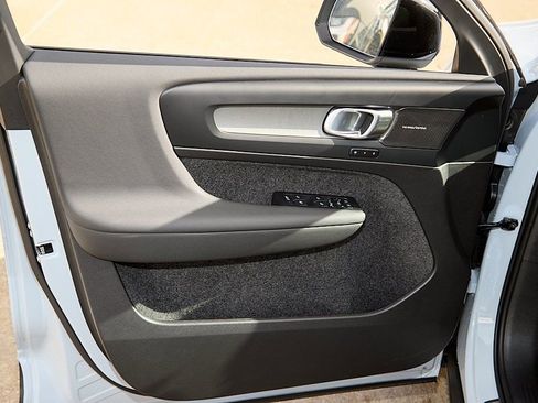 New 2026 Volvo XC40 B5 Ultra w/ Climate Package image 10