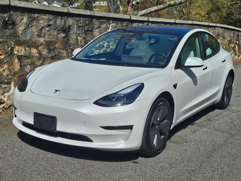 Used 2023 Tesla Model 3 Standard Range image 13