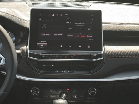 Used 2025 Jeep Compass Trailhawk AWD/4WD image 17