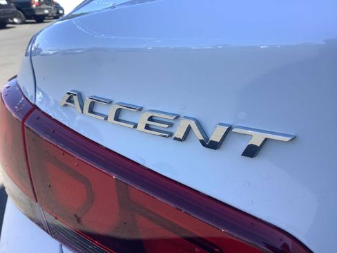 Used 2022 Hyundai Accent SE FWD image 6